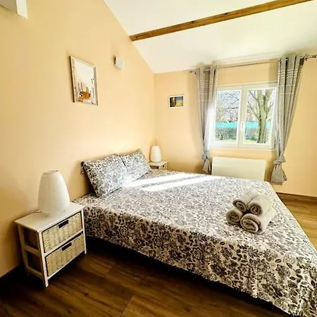 Holiday home Les Acacias Piscine Et Clim *